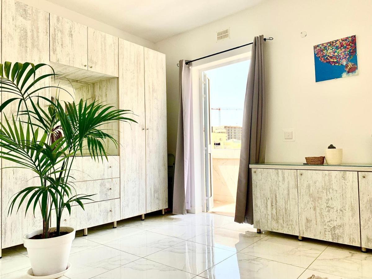 Private Bedroom With Balcony In A Shared Apartment At The Bay Of Ксленді Екстер'єр фото