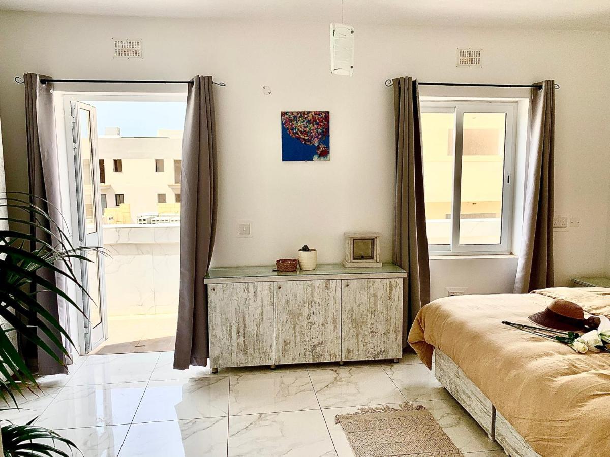Private Bedroom With Balcony In A Shared Apartment At The Bay Of Ксленді Екстер'єр фото